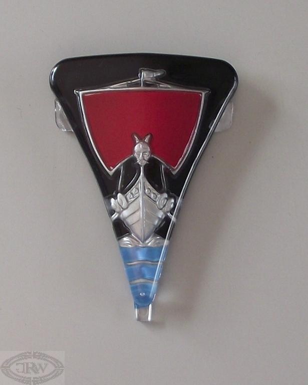 P4 95 grille badge