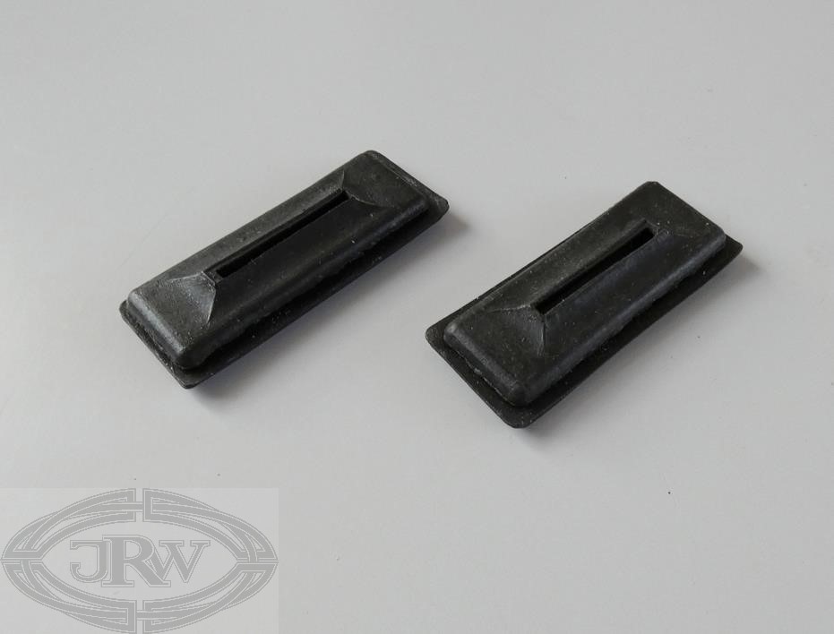 P6 boot lid hinge grommets 364284 - 1