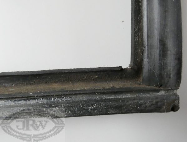 P6 RH rear vent seal - 3