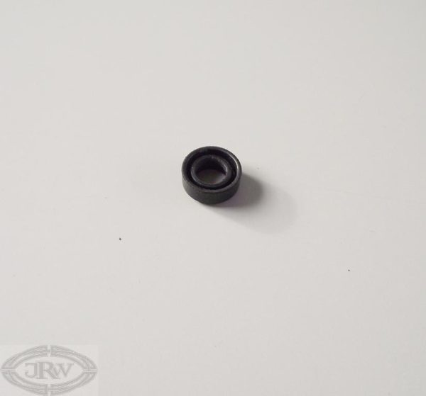 Oil seal for speedometer pinion LT95